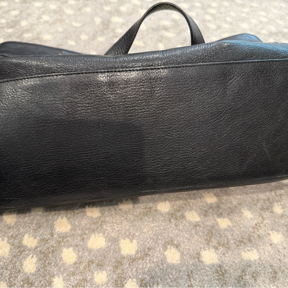 Gucci Black and Gold Leather Tote with Iconic GG Emblem - Picture 8 of 8